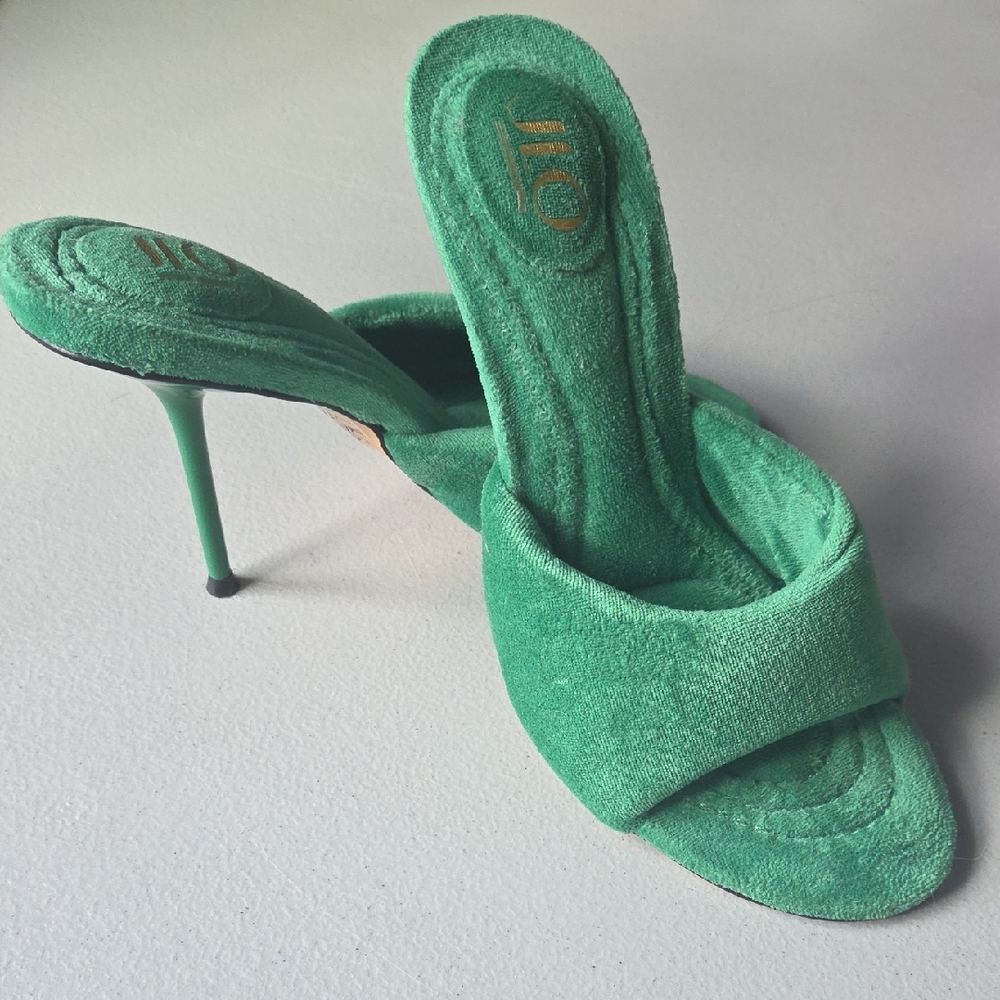 Elegant Green Velvet Heels